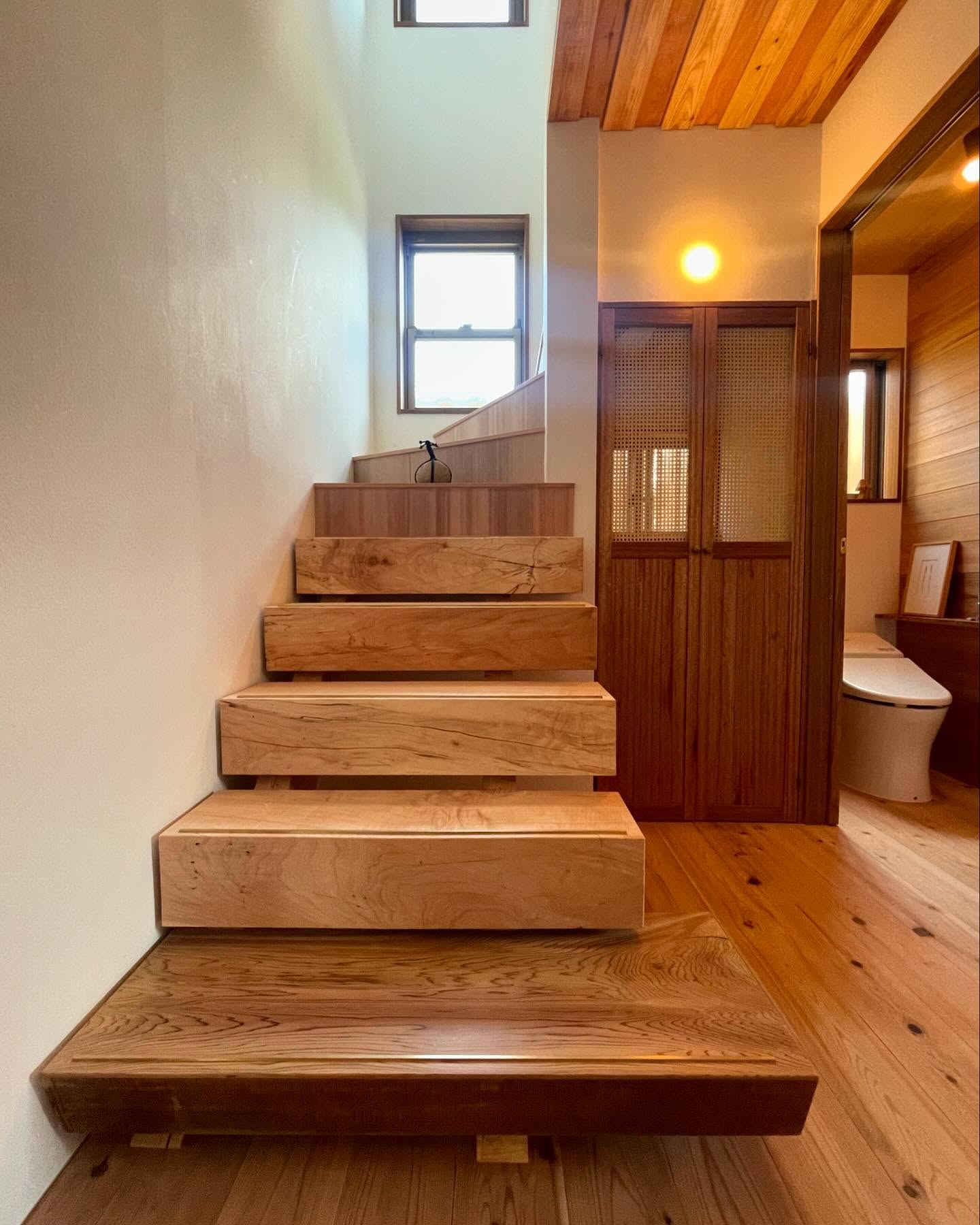住宅内装・木の階段